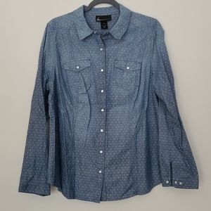 Lane Bryant sz 16 Chambray denim snap front.